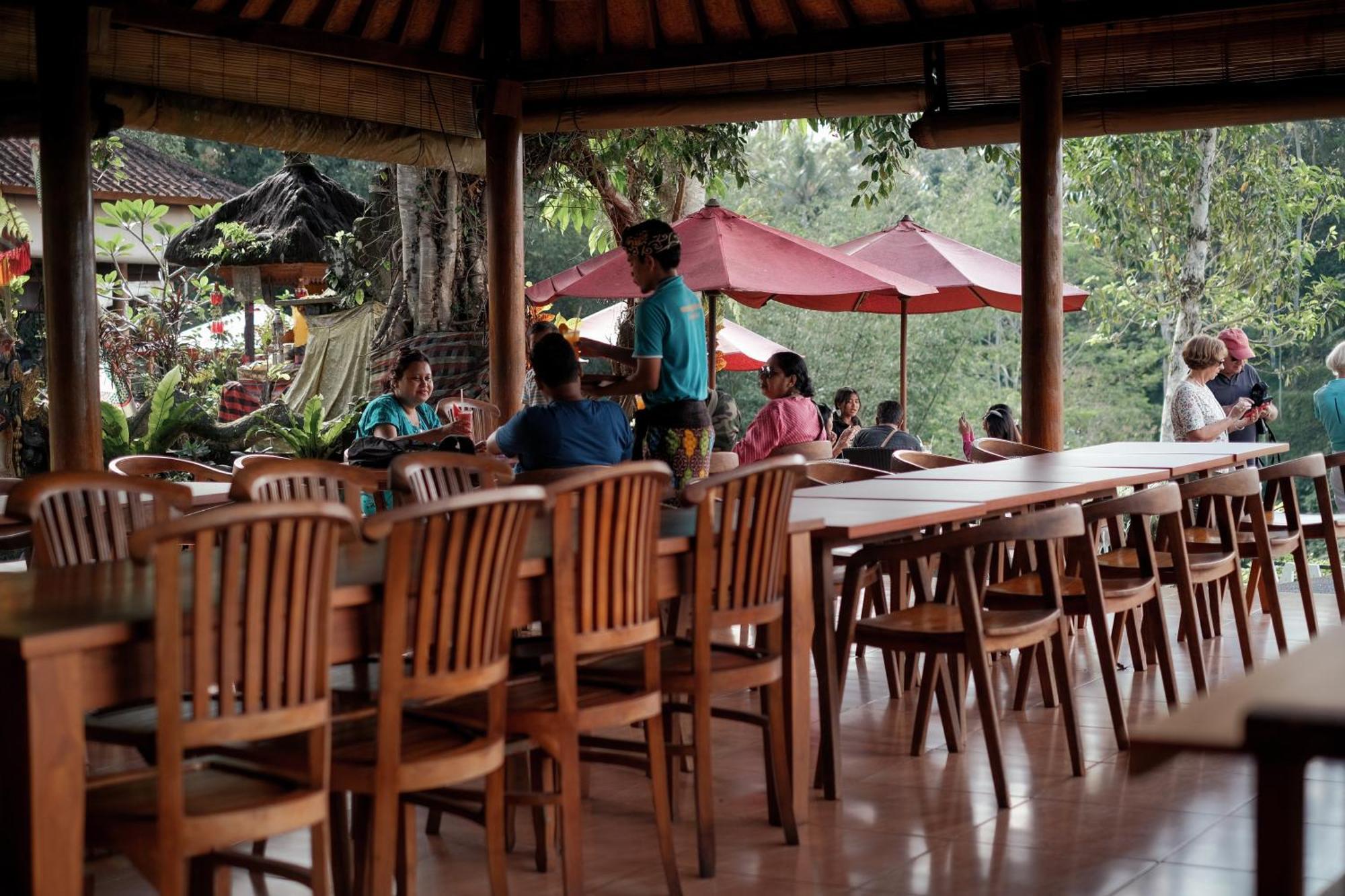 Mahagiri Resort & Restaurant Menanga Exterior photo