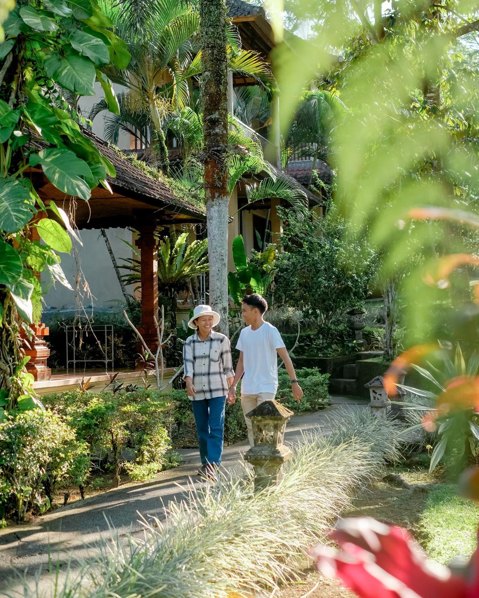 Mahagiri Resort & Restaurant Menanga Exterior photo